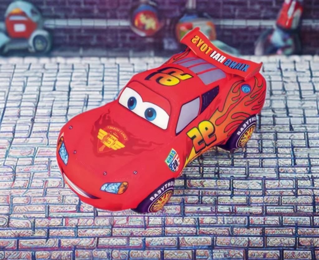 Peluche Flash McQueen 17 cm sans plastique pour jouer en sécurité au lit