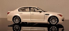 Modellino auto pressofuso V10 aspirato naturalmente BMW M5 E60 5.0 2006 scala 1:18 