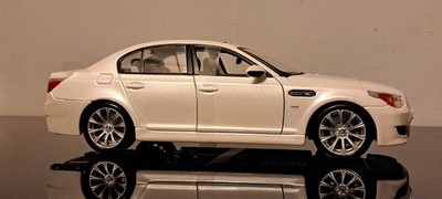 BMW M5 E60 5.0 Saugmotor V10 Diecast Modellauto Maßstab 1:18 2006 