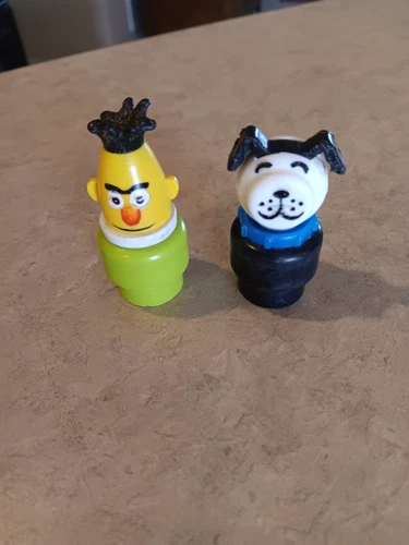 Vtg. Fisher Price  Dog With Blue Collar Play Family Little People Figure +Bert