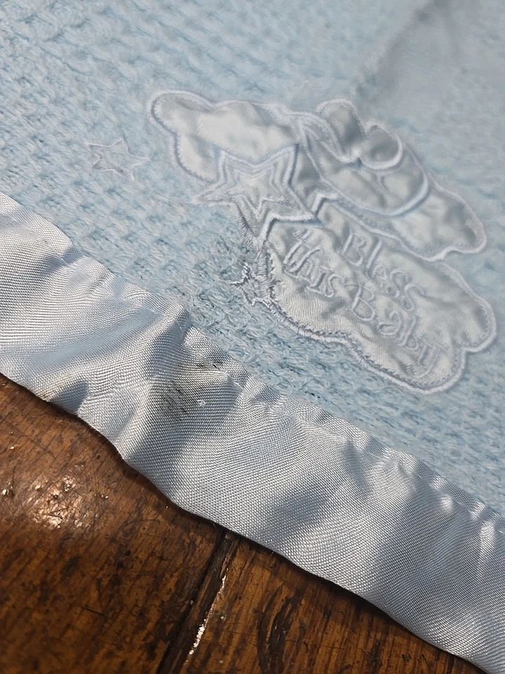 Manta gofre bebé vintage borde satinado bendice a este bebé  Foto 3 de 4