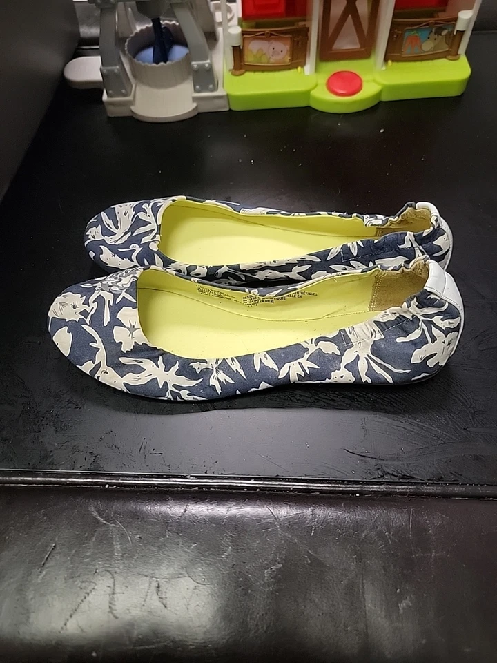 Zapatos planos de ballet Mossimo Supply Co para mujer talla 10 sin cordones informales con patrón floral Foto 2 de 4