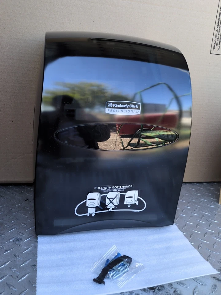 Kimberly-Clark Professional Sanitouch Manual Hard Roll Towel Dispenser 09996 - Image 2 of 4