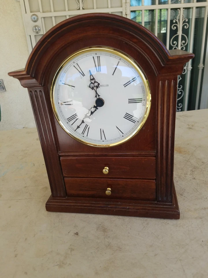 635-112 KAYLA --RELOJ DE MESA HOWARD MILLER EN CEREZA WINDSOR Foto 2 de 4