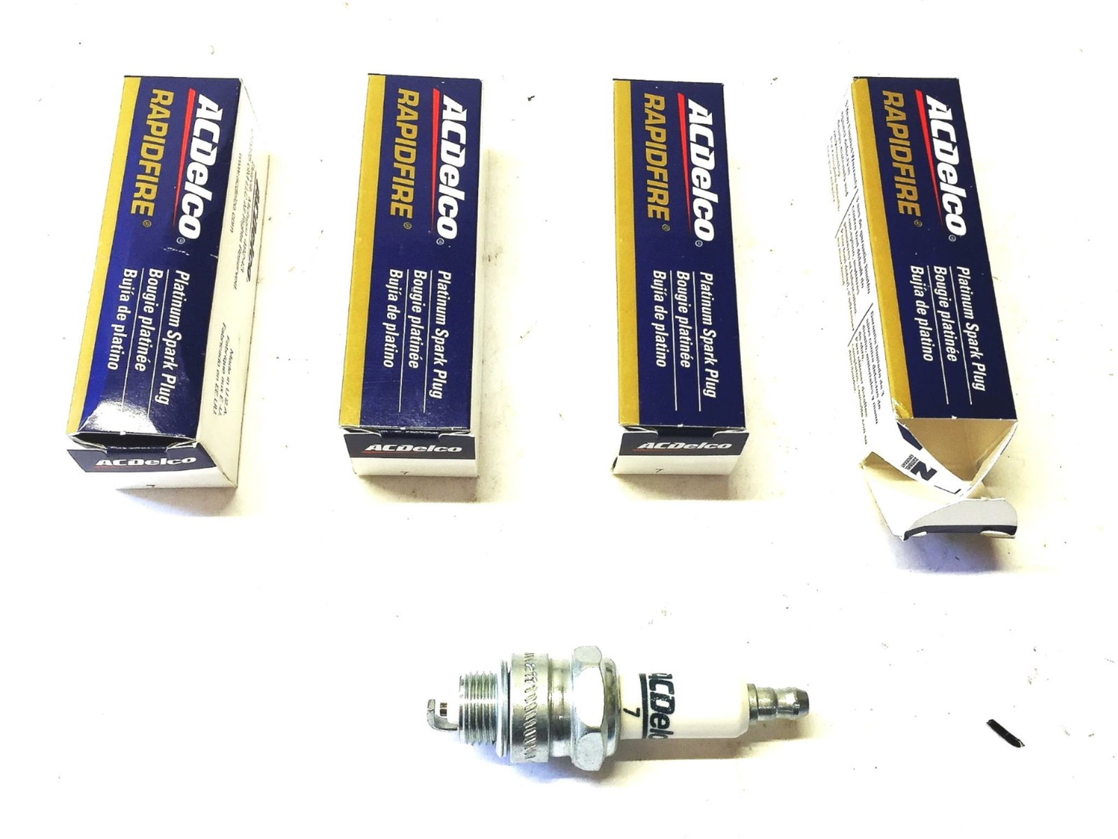 AC Delco Spark Plugs #7 19298363 Pack of 4 NOS