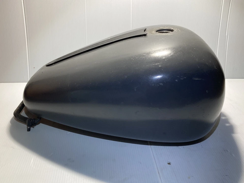 2001 Victory V92C Gas Tank  (See Pics, Some Rust Inside And A Dent)  (OEM) Foto 2 de 4