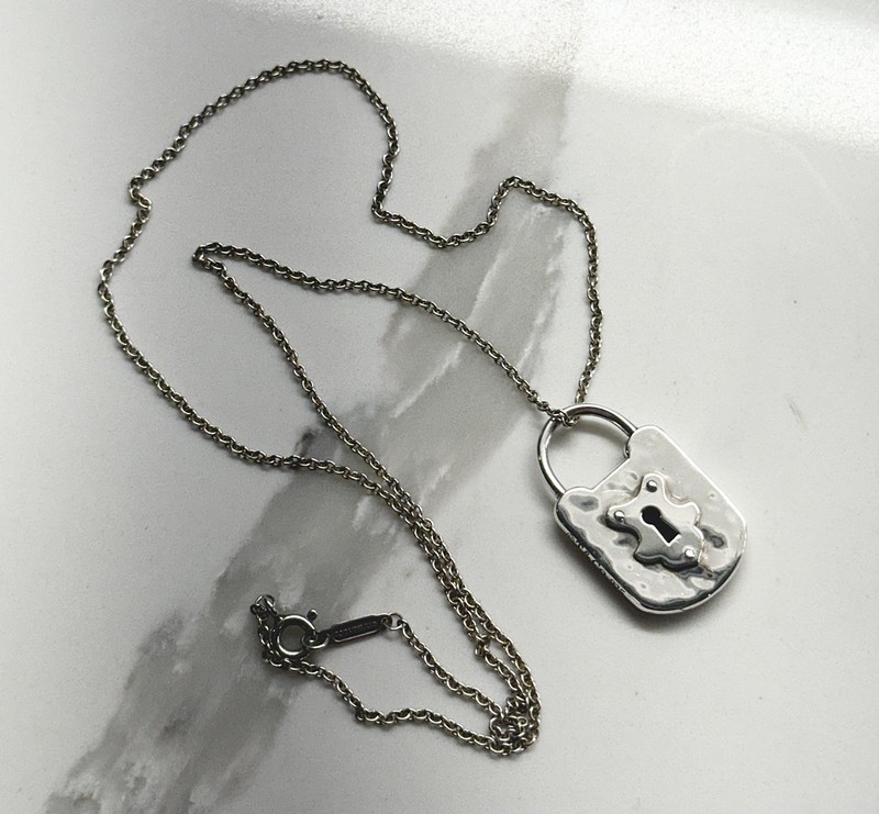 Tiffany & Co .925 Sterling Silver Hammered Lock Tag Pendant Charm Necklace 18”