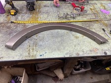 03-06 Expedition Left Driver Rear Wheel Well Moulding