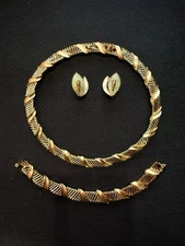 Vintage Crown Trifari Gold Ribbon Mesh Leaf Necklace Bracelet and Earring Set