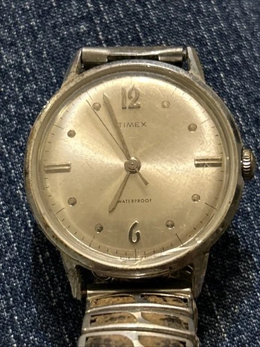 Vintage Men’s Timex 2014 2467 Wristwatch Watch