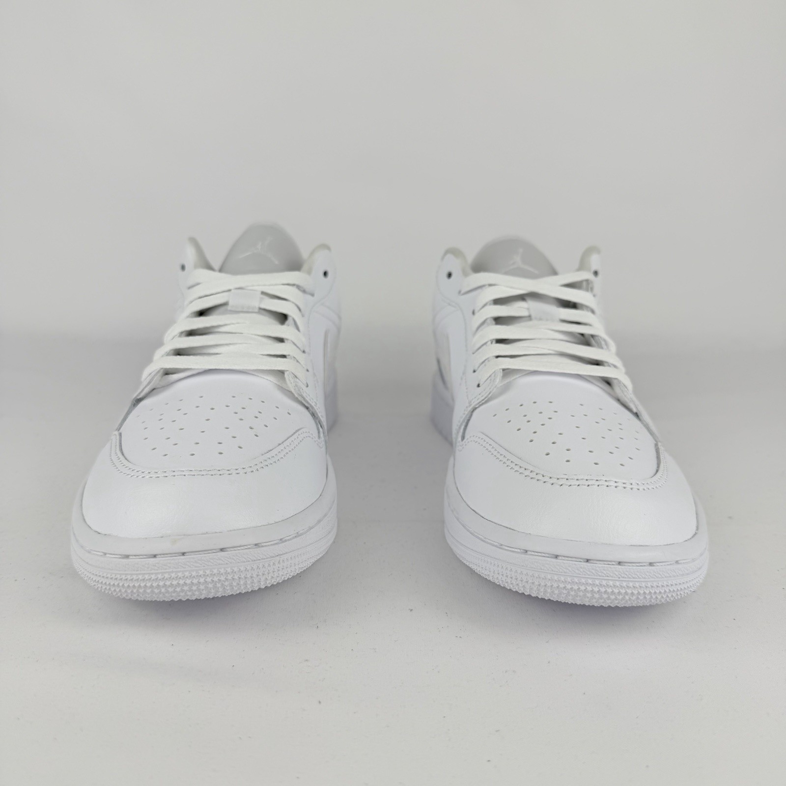 Jordan 1 Low Triple White 2022 DV0990-111 Women's Size 10.5 thumbnail 2