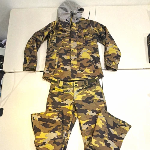 Oakley Camo Snowboard Jacket & Snow Pants Matching Set Men’s size small - product listing photo