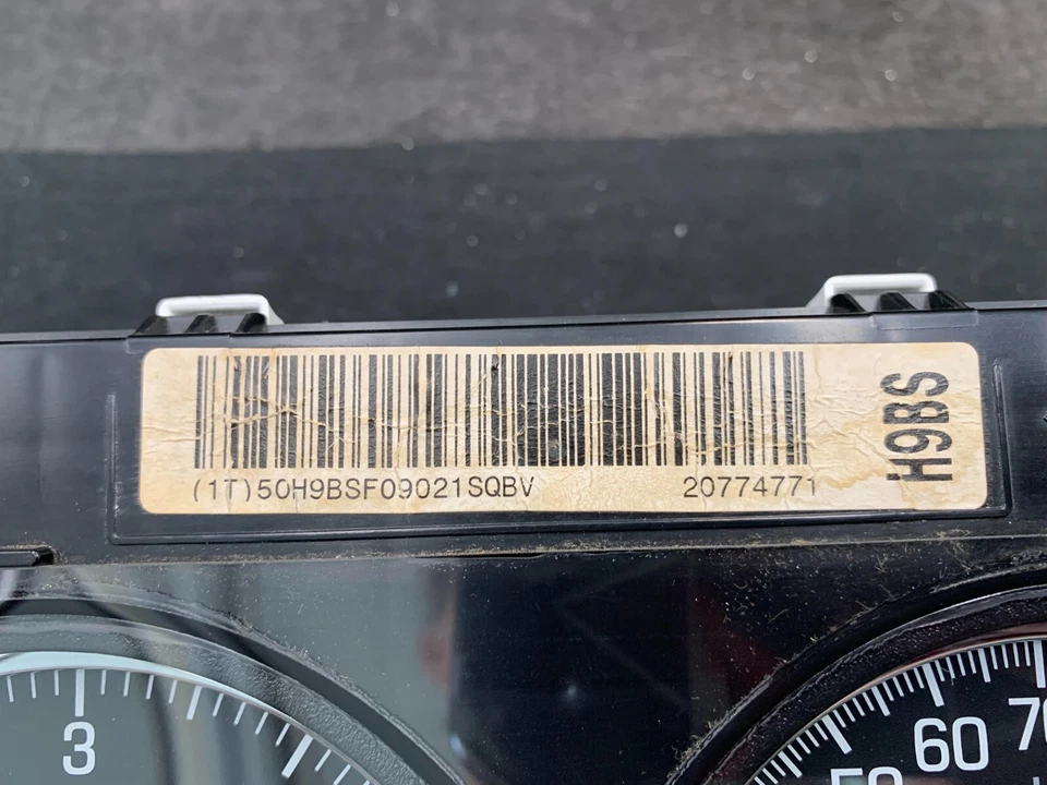 * Panel de instrumentos velocímetro Chevrolet Tahoe 2009 116.764 millas Foto 3 de 3