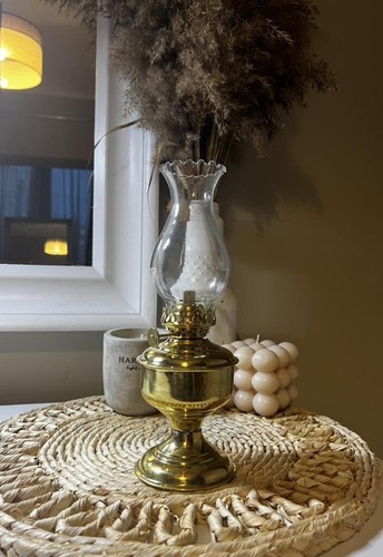 Vintage-Inspired Brass Oil Lamp with Fire Control Knob - Elegant Indoor Lighting - Picture 3 of 3