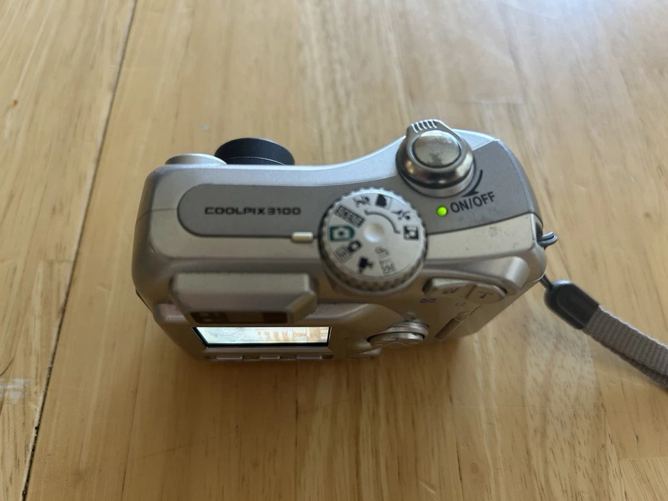 Nikon COOLPIX 3100 3.2MP Digital Camera Silver 3x Optical Zoom - Image 3 of 4