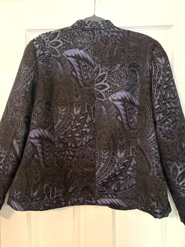 Coldwater Creek Women's Tapestry Blazer Jacket Size Large Purple Black floral - Image 4 of 4