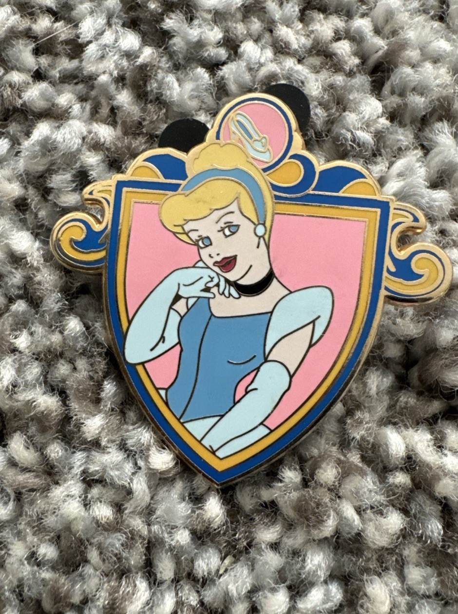 2012 Disney Princess Crest Cinderella Glass Slipper Mystery Box Pin