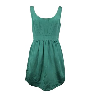 vestido verde plissado