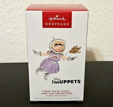 New FIRST MATE PIGGY AND THE SWINETREK TREK Muppets Miss Hallmark Ornament 2024