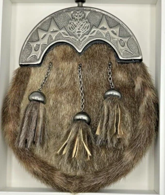 Atemberaubendes BIG Thistle Cantle Kleid Sporran natürliches Robbenleder mit kostenlosen Ketten - 79 £