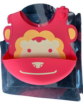 Silicon baby bib by Marcus  Marcus Red Lion 6 monthes  HUGE DISCOUNT