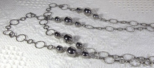 Collar de cadena de 56" círculo y bola para mujer - negro plateado - Imagen 3 de 4