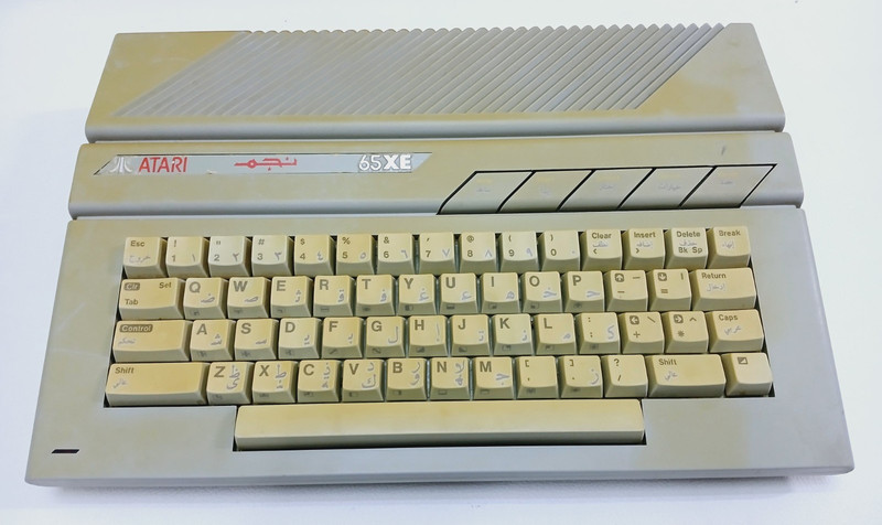 Vintage ATARI 65 XE NAJM HOME COMPUTER - For parts only Not working