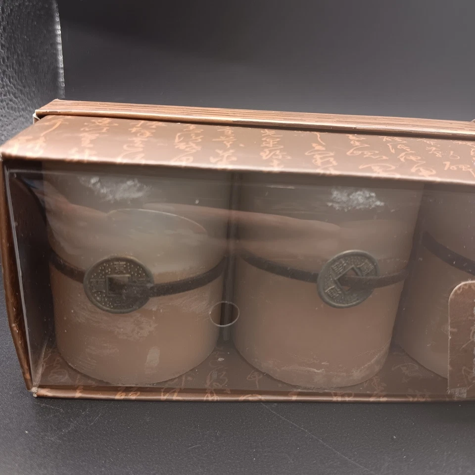 Box of 5 Scented Votive Candles Vanilla Bean Capri Designs w/charms - Imagem 2 de 4