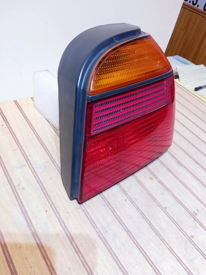 VOLKSWAGEN GOLF CONVERTIBLE TAIL LIGHT  PASSENGER SIDE OEM 1999-2002 - Image 4 of 4