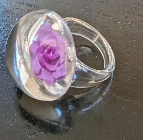Anillo Cúpula Flor Seca Lucita Burbuja Grande De Colección Transparente Púrpura Rosa Talla 6.75 Foto 2 de 4