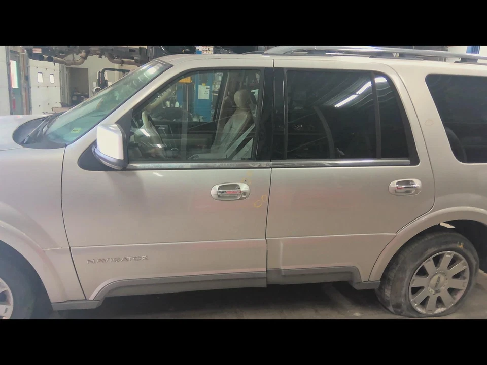 Brazo de control superior trasero izquierdo usado para: Lincoln Navigator 2003 trasero Le Foto 4 de 4