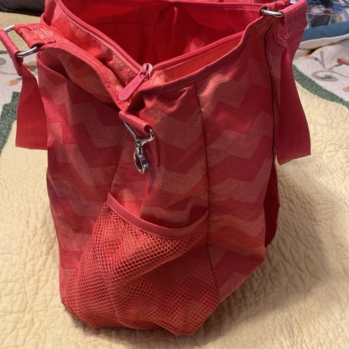 Thirty One Tote Sports Bag Coral Punch Chevron in Stripe in color no strap “L” - Picture 10 of 16