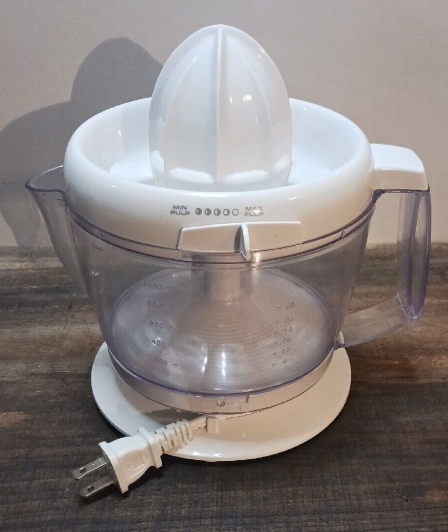 Black & Decker 32 oz. Citrus Juicer CJ600W Min/Max 2 Grinders Large