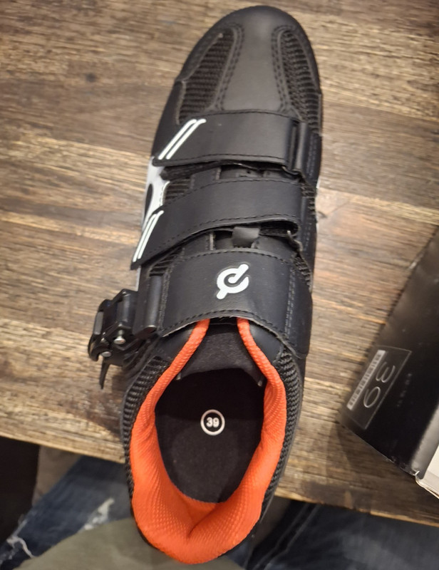 Peloton Cycling Shoes EU 39 Black/White/Orange 3-Bolt Compatible Low Top