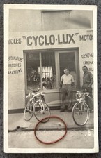 Photographie Magasin CYCLO-LUX réparations motos vélos cycles chromage Personnes