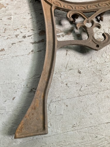 Salvaged Pair / set Cast Iron Victorian Park Bench Legs Ends - Picture 19 of 23