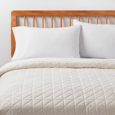 King Microfiber Quilt Ivory - Room Essentials