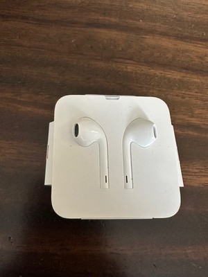 Apple EarPods with Lightning Connector Brand New Mint Condition
