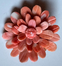 Engelshautkoralle Brosche - Blüte Handarbeit - Durchmesser 4,5 cm - Vintage