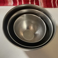 1960's Retro Stainless Steel Nesting Mixing Bowl Set (3 Pcs) w/ Thumb Rings Hand