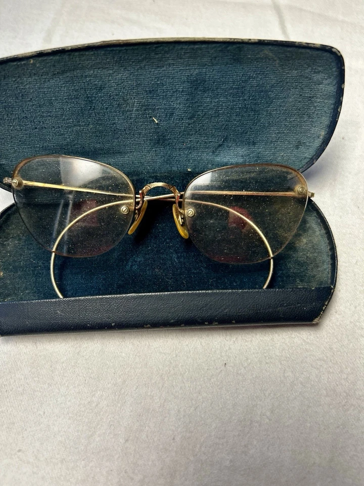 Anteojos antiguos con borde de alambre rellenos de oro de 12K. Con estuche y tela Foto 3 de 4