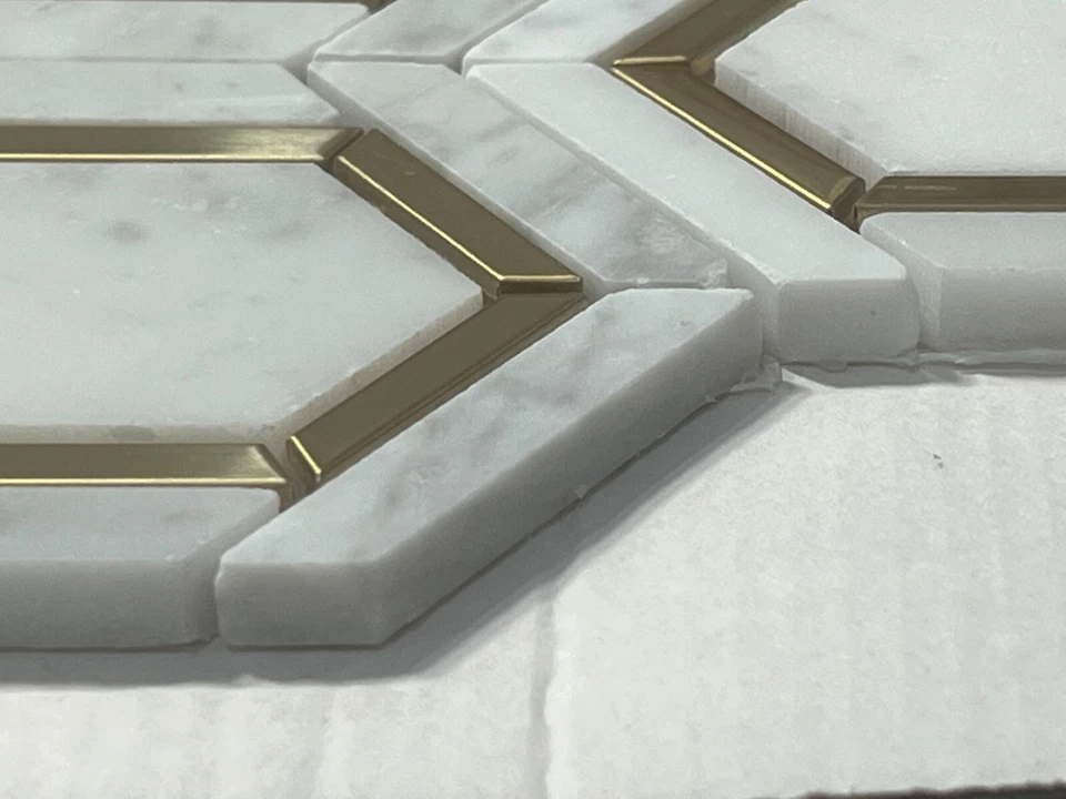 S18 Carrara White/Gold Marble Hexagon Mosaic Tile Kitchen Bathroom, 7 sheets - Image 4 of 4