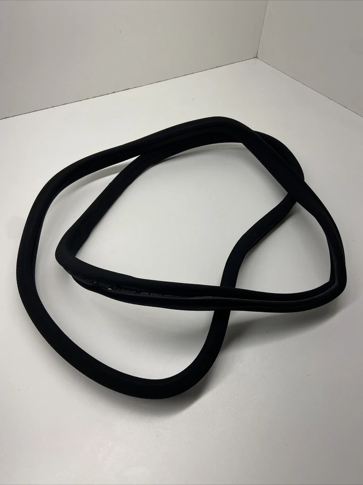 2008 MERCEDES BENZ C300  REAR RIGHT  DOOR BODY WEATHERSTRIP SEAL OEM - Image 2 of 4