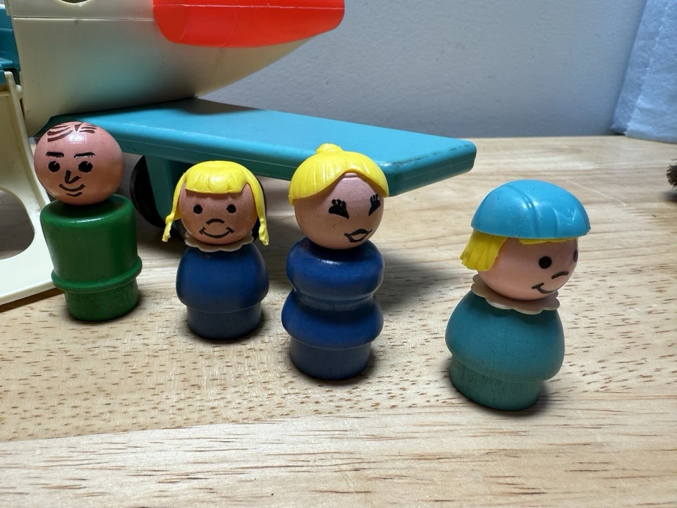 Avião de brinquedo vintage 1970-72 Fisher Price Little People avião a jato com 8 pessoas - Imagem 2 de 4