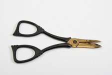 O36S17- secesyjne nożyce do knotów żelazne XX w.