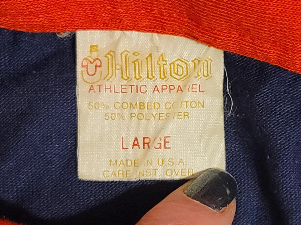 Camisa polo de bolos vintage Hilton Athletic Apparel cosida hecha en EE. UU. L Foto 2 de 4