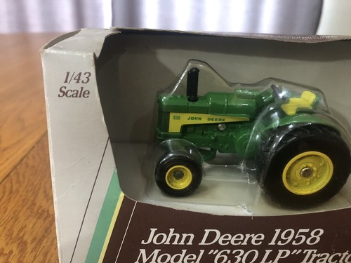 NEW 1989 JOHN DEERE 1958 MODEL 630 LP TRACTOR ERTL #5599 1/43 NIB - Picture 9 of 14