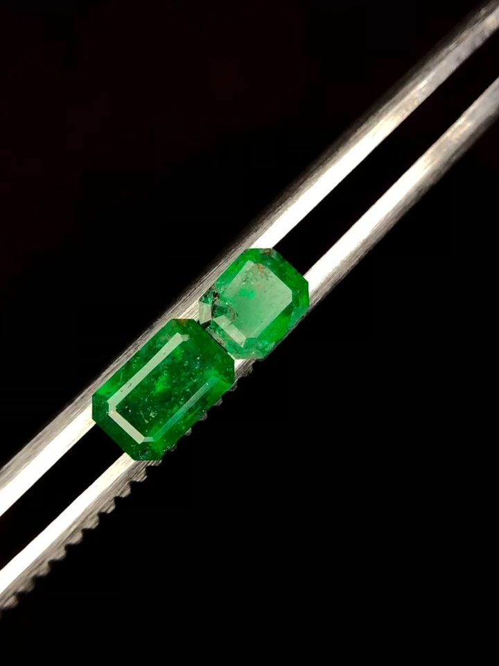 1 carat 100% natural emerald loose gemstone rom swat Pakistan - Image 1 of 4