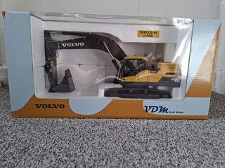 Britains farm vehicles 1/32 volvo EC350D excavator