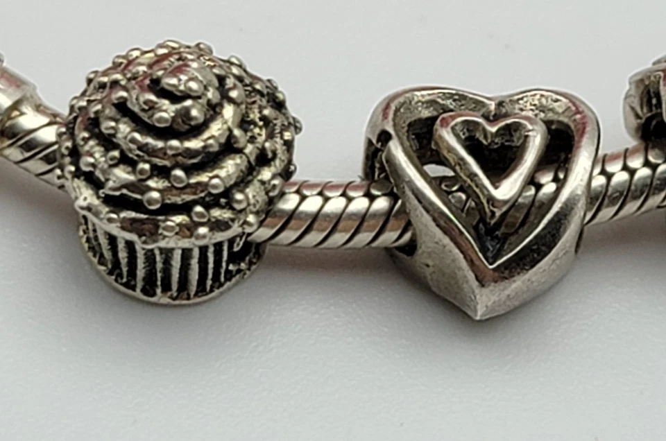 Pulsera SilveRado 925 Plata Esterlina Dije Cupcake Azul Circonita Circonita Corazón Hermana Foto 4 de 4